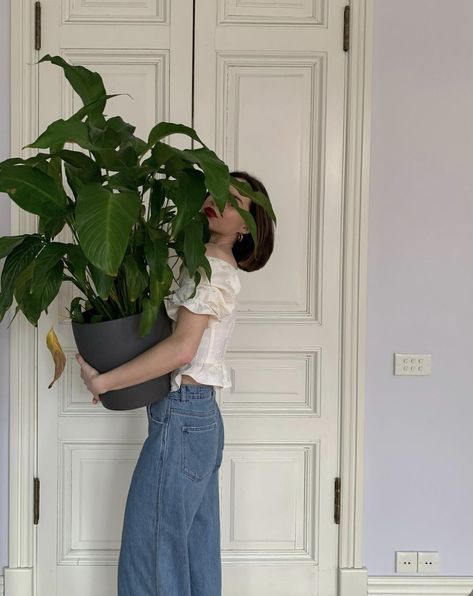 Maintenance Aesthetic, My Own Apartment, Plant Mom Aesthetic, Granola Aesthetic, Body Gestures, Own Apartment, Plant Therapy, Plant Aesthetic, Insta Feed