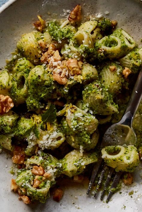 Pasta Saludable, Eating Junk Food, Pesto Pasta Recipe, Pesto Pasta Recipes, Walnut Pesto, Nyt Cooking, Läcker Mat, Healthy Pastas, Pesto Pasta