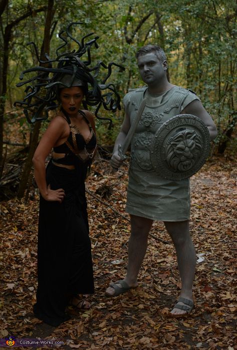 Medusa and Stone Man Costume - Halloween Costume Contest Stone Man Costume, Diy Costumes Men, Medusa Halloween Costume, Medusa Costume, Halloween Parejas, Holloween Costume, Halloween Costume Contest, Male Cosplay, Halloween Costumes Makeup