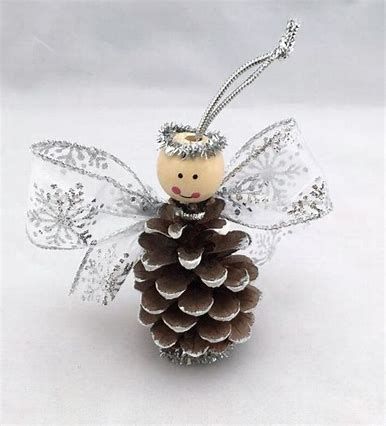 Images Cone Angel, Pine Cone Ornament, Pine Cone Christmas Decorations, Pinecone Crafts Christmas, Christmas Angel Crafts, Pine Cone Art, Handmade Christmas Crafts, Pinecone Ornaments, Angel Crafts