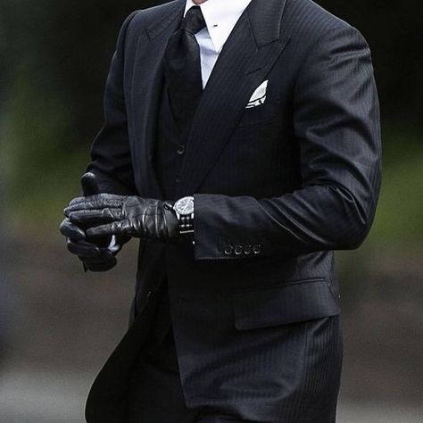 Black and white | Black leather gloves | Classy AF Leather Gloves Aesthetic, Leather Gloves Outfit, Suit Gloves, White Outfit Ideas, Gloves Aesthetic, Gloves Outfit, Classic Life, All Black Suit, Black And White Suit