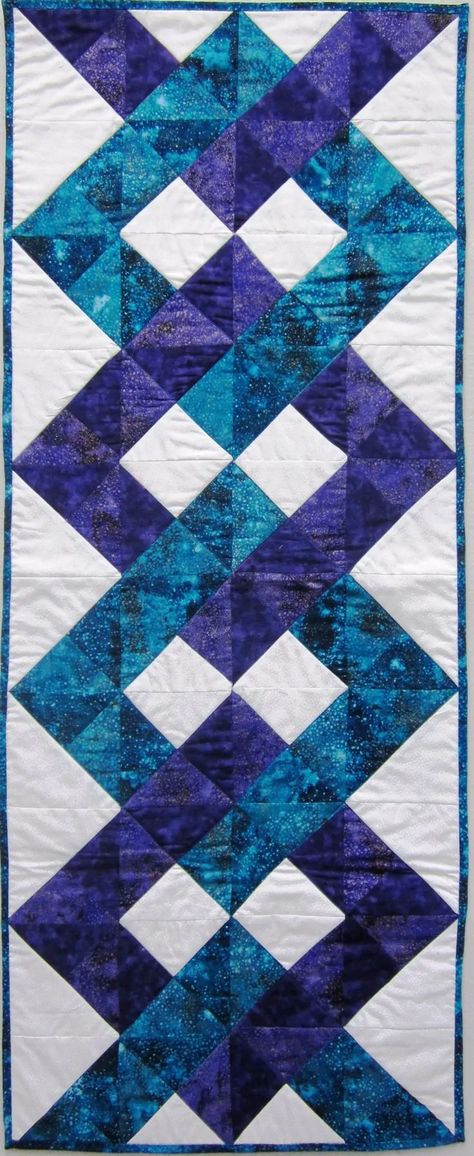 Quilted Runners, Bed Runners, Patchwork Table Runner, Quilted Table Runners Patterns, Quilt Modernen, Half Square Triangle Quilts, Place Mats Quilted, Quilted Table Toppers, Quilt Border