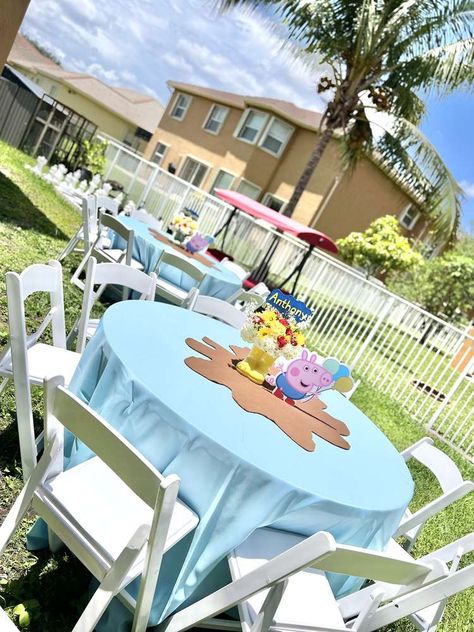 Peppers Pig Birthday, Peppa Pig Pool Party Ideas, George Pig Party Ideas, Peppa Pig Boys Birthday Party, Peppa Pig Table Decoration, Peppa Pig Birthday Party Boy, Peppa Pig Boy Birthday Party, Peppa Pig George Birthday Party, Peppa Pig Centerpiece Ideas