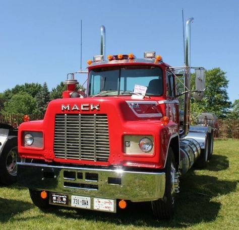 Old Red R Model Mack Truck Mack Trucks For Sale, Mack Trucks Superliner, Old Mack Trucks, Old Man Pictures, Rubbish Truck, Truck Pictures, Happy Couples, Mack Trucks, Heavy Duty Trucks