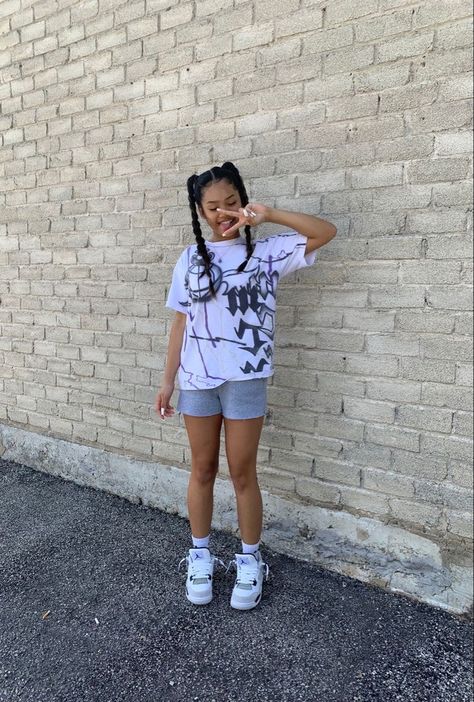 Jordans With Outfits, Y2k Outfits Jordans, Y2k Jordan 4 Outfit, Cute Summer Streetwear Outfits, Summer Fit Streetwear, Cute Outfits With Jordans Summer, Girls Jordan 4 Outfit, Tomboy Summer Outfits Shorts, Craft 4s Outfits