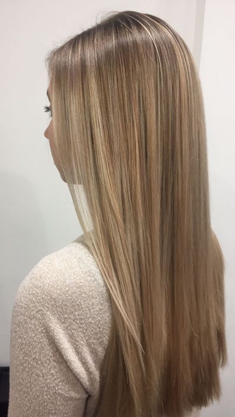 P I N T E R E S T: @jacquerosee :) Dirty Blonde Hair With Highlights, Rambut Brunette, Summer Blonde Hair, Silky Smooth Hair, Light Blonde Hair, Vlasové Trendy, Dirty Blonde Hair, Honey Blonde Hair, Dark Blonde Hair