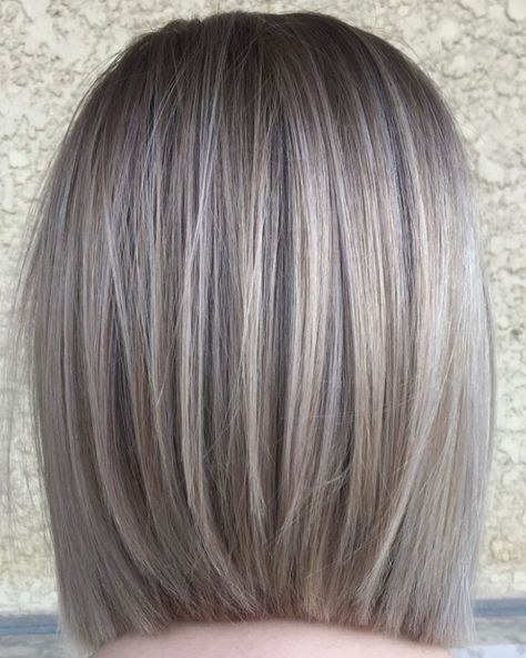 Straight Bob Hairstyles, Grey Blonde, Grey Highlights, Bobs For Thin Hair, Bob Haircut For Fine Hair, Thin Hair Haircuts, Bob Hairstyles For Fine Hair, Penteado Cabelo Curto, Haircuts For Fine Hair