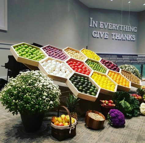 Supermarket Design Interior, Juice Bar Design, Fruit And Veg Shop, Deco Fruit, Store Shelves Design, Vegetable Shop, Grocery Store Design, Supermarket Design, Fruit Shop