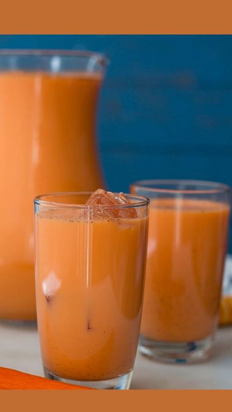 This Jamaican Sweet Carrot Juice Recipe is authentic and delicious! Perfect recipe for a hot summer day. #jamaicanrecipe #carrotjuice #condensed milk #juicerecipes Jamaican Drinks, Carrot Juice Recipe, Jamaican Cuisine, Jamaican Dishes, Sweet Carrot, Caribbean Cuisine, Juicing Benefits, Juicer Recipes, Milk Shakes