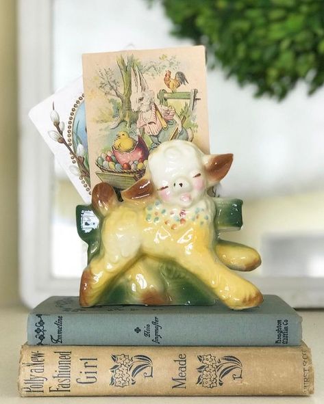 Antique Decorations, Happy Easter Weekend, Victorian Trading Company, Easter Vintage, Vintage Vignettes, Spring Forward, Easter Inspiration, Easter Decorations Vintage, Easter Weekend