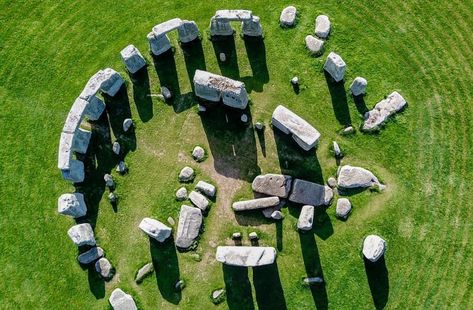 Mark Thomas, Stonehenge, Facts About England, Archaeology News, Standing Stone, King Tut, Crop Circles, Trends International, Summer Solstice