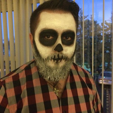 Male skeleton with beard Face Paint With Beard, Costume With Beard, Skeleton Makeup Easy, Halloween Skeleton Makeup, Skeleton Face Paint, Beard Ideas, Male Skeleton, Halloween Face Paint, Beard Costume