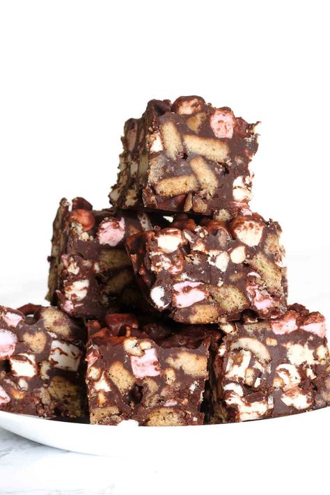 Milk Chocolate Rocky Road - EatCookBake | Quick And Easy Dessert Recipes Rock Road Recipe, Rocky Road Christmas Pudding, Easy Rocky Road Recipe, Quick And Easy Dessert Recipes, Easy Rocky Road, Rocky Road Cookies, Rocky Road Chocolate, Rich Tea Biscuits, Rocky Road Recipe