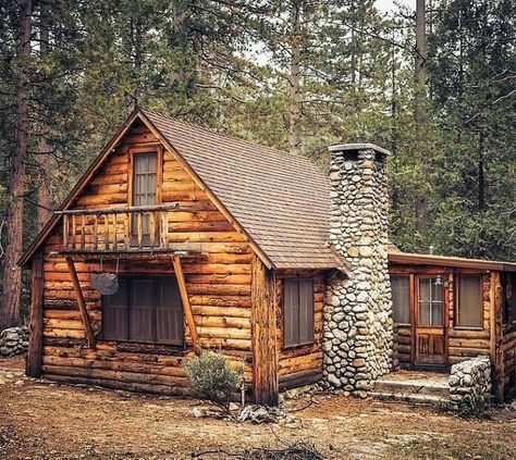 Balkon Decor, Log Cabin Living, Roof Pitch, Little Cabin In The Woods, Log Cabin Ideas, Stone Chimney, Small Log Cabin, Rustic Log Cabin, Log Home Decorating