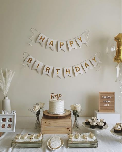 Cute Stylish Bithday Banner First Birthday Desert Table, 1st Birthday Cake Table Ideas, 1st Birthday Gender Neutral, Simple Cake Table Decor Birthday Parties, One Year Birthday Table Decoration, Neutral One Year Birthday, Dessert Table First Birthday, Minimalist Birthday Decor Simple At Home, First Birthday Centerpiece Ideas