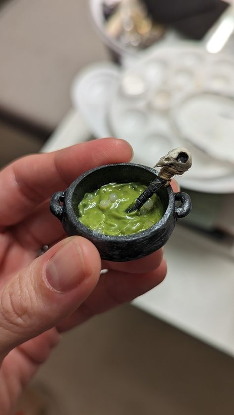 Polymer Clay Cauldron, Witch Clay Crafts, Goth Clay Crafts, Witchy Clay Ideas, Polymer Clay Diorama, Polymer Clay Witchy Crafts, Clay Cauldron, Goth Polymer Clay, Polymer Clay Witch