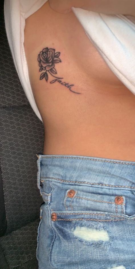 Rose Tattoo Under Breast, Side Waist Tattoos Women, Front Rib Tattoos For Women, Rose Side Tattoo, Rippen Tattoo Frau, Tattoos Under Breast, Rose Sternum Tattoo, Rib Tattoos For Women Side Tat Ideas, Rib Tattoos For Women Quotes