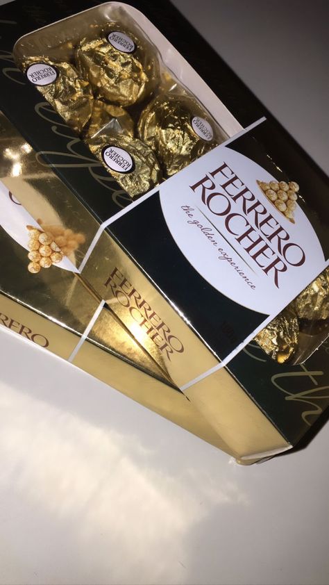 Ferrero Rocher Snap, Chocolate Ferrero Rocher, Ferrero Rocher, Birthday Board, Snap Food, Favorite Snack, Fake Story, Food Gifts, Instagram Story