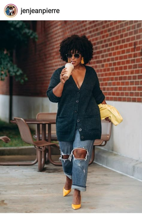 Black Mom Jeans Outfit Curvy, Comfy Brunch Outfit Fall, Off The Shoulder Cardigan Outfit, Plus Size 16 Fashion For Women, Casual Dinner Outfit Fall Jeans, Thanksgiving Outfit Casual Comfy, Plus Size Fall Casual Outfits, Transitional Fall Outfits 2024, Pointy Mules Outfit