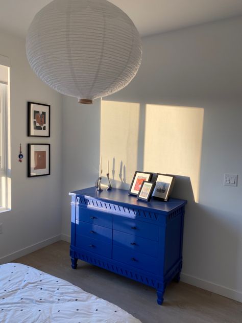 Scandinavian decor. Cobalt blue dresser. Royal Blue Dresser, Cobalt Blue Accents Decor, Blue Dresser Bedroom Ideas, Cobalt Blue Furniture, Scandi Dresser, Cobalt Blue Interior, Electric Blue Bedroom, Cobalt Blue Room, Cobalt Blue Bedroom