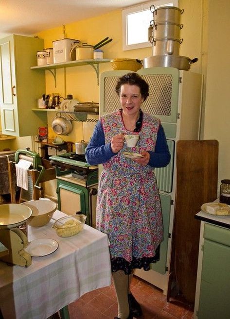 Wartime House, 40s Kitchen, 1940s Home Decor, 1940s Kitchen, Retro Kitchens, 1940s Home, Vintage Housewife, 1950s House, Old Forge