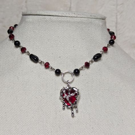 Dripping Chain Red Heart Beaded Red And Black Chain Choker Necklace Measures Approximately 14 Inches With A Lobster Clasp And 1.5 Inch Extension Chain. Alt Chain Necklace, Grunge Handmade Jewelry, Cute Halloween Jewelry, Crystal Chain Necklace, Red Handmade Necklace, Chain Bead Necklace, Dark Red Necklace, Beaded Necklace Red, Bead And Chain Necklace