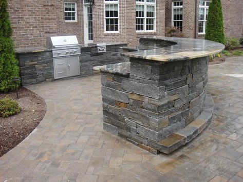 Outdoor Bar Ideas, Outdoor Kitchen Countertops, Outdoor Kitchen Bars, Grill Area, Outdoor Kitchen Appliances, Backyard Kitchen, Outdoor Kitchen Design Layout, Kitchen Designs Layout, Kitchen Counters