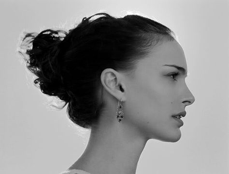 Natalie Portman - Natalie Picture Thread #1 - She has the face of an angel - Fan Forum Sherilyn Fenn, Celebrity Portraits, Famous Girls, Side Profile, Irina Shayk, Black And White Portraits, Natalie Portman, Jessica Alba, Adriana Lima