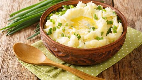 Scalloped Potatoes Crockpot, Homemade Hashbrowns, Buttery Mashed Potatoes, Perfect Mashed Potatoes, Winter Warmers Recipes, Irish Stew, Scalloped Potato Recipes, Creamy Corn, Making Mashed Potatoes