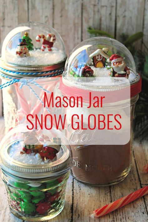 Mason Jar Snow Globes- make cute gifts for others with hands on fun. Great craft for kids Jar Snow Globes, Snow Diy, Jar Toppers, Mason Jar Christmas Crafts, Christmas Mason Jars Diy, Jul Diy, Mason Jar Christmas Gifts, Snow Globe Crafts, Jars Snow