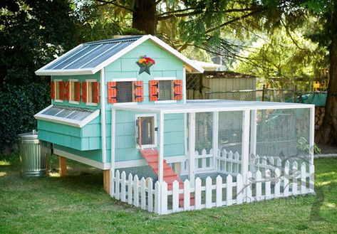 Chicken Coop Ideas Fancy Chicken Coop, Cute Chicken Coops, Chicken Farmer, Diy Chicken Coop Plans, Fancy Chickens, Coop Design, Chicken Coop Designs, Beautiful Chickens, Coop Plans