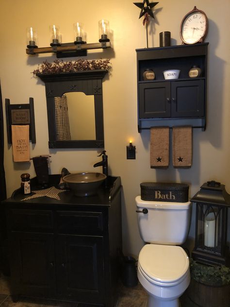 Primitive Bathroom Primitive Bathroom Decor Ideas, Primitive Bathroom Ideas, Diy Cozinha, Primitive Bathroom Decor, Kitchen Halloween, Primitive Bathroom, Primitive Bedroom, Primitive Bathrooms, Primitive Homes