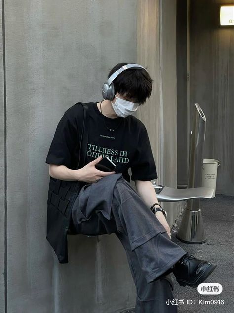 Korean Male Grunge Outfits, Korean Street Fashion Outfits, Aesthetic Male Outfits Korean, Edgy Streetwear Men, Acubi Male Style, Korean Bad Boy Outfit, Men Acubi Fashion, Acubi Male Outfits, Male Acubi Fashion