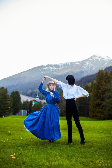 Howls Moving Castle Family Costume, Sophie And Howl Costume, Couple Halloween Costumes Studio Ghibli, Howl And Sophie Halloween Costume, Howls Moving Castle Couple Costume, Sophie Costume Howl's Moving Castle, Studio Ghibli Couple Costume, Howl Sophie Cosplay, Howls Moving Castle Photoshoot