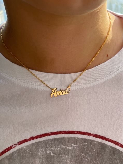 CARRIE - our signature name plate necklace is crafted with the finest quality gold to ensure your piece lasts a lifetime. Available in 14 karat yellow and white solid. One of our best sellers for a reason✨ #lbluxury #personalizedjewelry #customizedjewelry #engravedjewelry #nameplates #nameplatenecklace #freegift #giftsforher #customizednameplates #customizednamenecklace #goldnecklace #namenecklace #goldnecklaces #neckstack #nameplatejewelry #summerjewelry #summerjewelrytrends #heirloomjewelr... Summer Jewelry Trends, Name Plate Necklace, Heirlooms Jewelry, Nameplate Necklace, Plate Necklace, White Solid, Solid Gold Jewelry, Engraved Jewelry, For A Reason