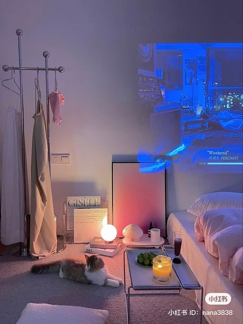 Bluetooth Projector, Nyc Rooms, Cinema Video, Chambre Inspo, Mini Projector, Video Projector, Minimalist Room, Dreamy Room, Home Cinema