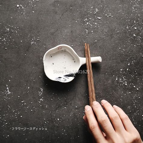 Diy Chopstick Rest, Pottery Soy Sauce Dish, Ceramic Chopstick Holder, Ceramic Sushi Set, Ceramic Chopsticks, Minimalist Ceramics, Ceramic Plate Set, Japanese Sauce, Japanese Dinnerware