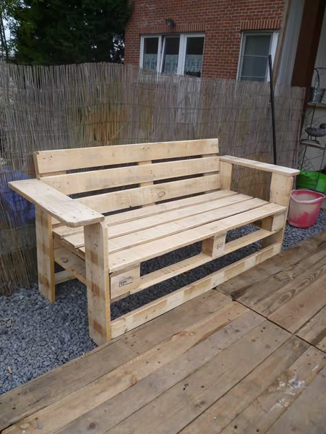 #PalletBench, #RecycledPallet Pallet Bench Outdoor, Bench Pallet, Pallet Bank, Chairs Diy, Outdoor Storage Bench, Pallet Chair, Dorm Room Diy, Pallet Bench, Wooden Pallet Furniture