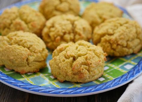 4-ingredient coconut flour biscuit by ashley of myheartbeets.com Mold Diet, Gf Biscuits, Coconut Flour Biscuits, Enchiladas Potosinas, Sugar Fast, Revelation Wellness, Pancakes Protein, Paleo Breads, Flour Biscuits