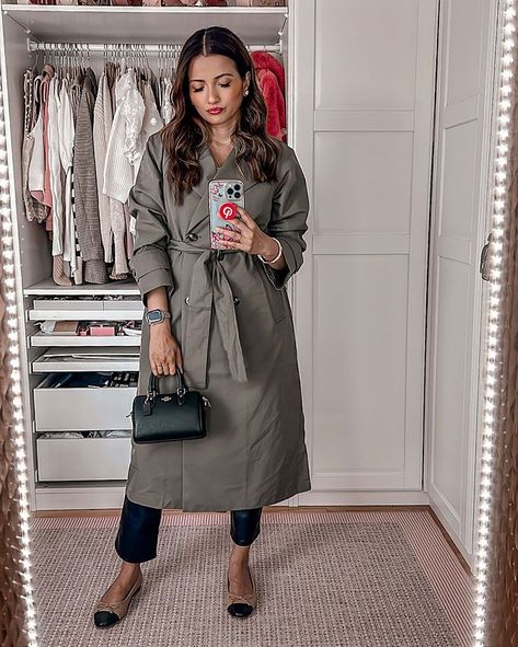 GAP-Icon-Trench-Coat-Coach-Mini-Rowan-Bag-Blogger-Outfit Mini Bag Outfit, Coach Mini Rowan, Coach Outfits, Coach Fashion, Dream Bags, Clothing Blogs, Mom Fashion, Blogger Outfits, Fall Staples