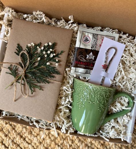 A quality curated gift for book lovers featuring a blind date with a book.  You pick the genre and we select your next favorite read! Xmas Gift Box Ideas, Fun Boxes, Harney And Sons Tea, Box Regalo, Homemade Gift Baskets, Blind Date With A Book, Date With A Book, Christmas Prep, Book Baskets