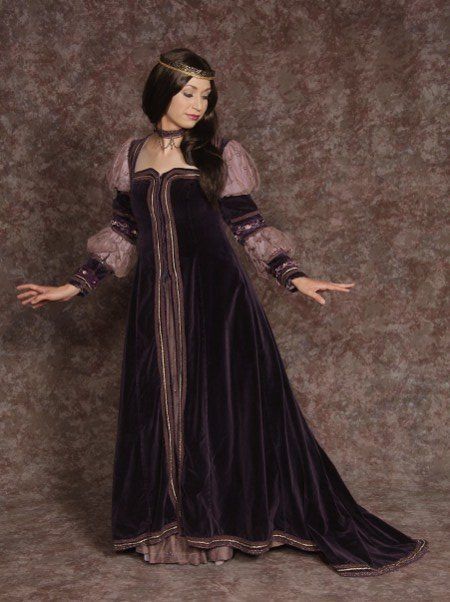 Velvet Medieval Dress, Plum Velvet, Aesthetic Dress, Fantasy Dresses, Medieval Costume, Medieval Dress, Medieval Clothing, Medieval Fashion, Fantasy Dress