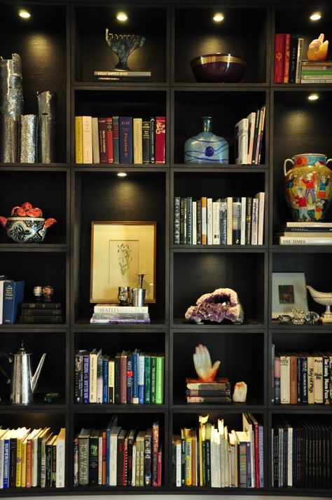 Black Wall Bookcase, Large Black Shelf, Dark Shelf Decor, Black Bookcase Styling, Shelves Display Ideas, Dark Bookshelf Styling, Black Bookshelf Styling, Black Shelf Decor, Black Bookshelf Decor