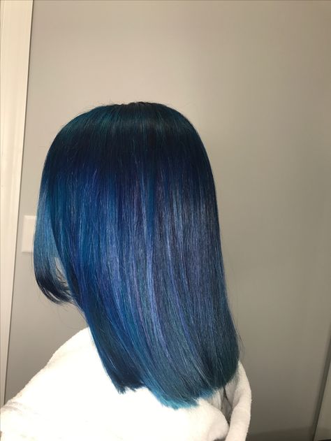 Blue Natural Hair, Pressed Natural Hair, Dyed Hair Blue, Dark Blue Hair, Girl Hair Colors, Cute Hair Colors, Dyed Hair Inspiration, Dyed Natural Hair, Pretty Hair Color