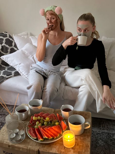 Skincare, face mask, skin, care, spa, spa night, watermelon, snacks, candles, cozy, tea, massage, massage gun. Spa Night Party, Candle Girl, Spa Girl, Moms Night, Spa Night, Dessert Candles, Women's Circle, Female Friendship, Belgrade Serbia