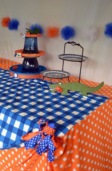 fabric table....we could do a table there right? it would be cute. for gifts and what not Auburn Graduation, Gator Party, End Of The Year Party, Cheerleading Party, Tailgate Table, Excited For Summer, Uf Gators, College Tailgating, Florida Football