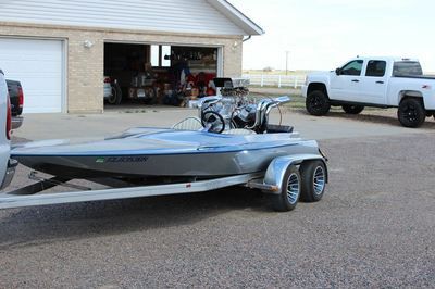 1982 Challenger Flat bottom v-drive  for Sale $7,000 Sanger Boats, Jet Boats For Sale, Drag Boat Racing, Flat Bottom Boats, Contemporary Cabin, Boat Racing, Radio Control Planes, Boat Pics, Ski Boats