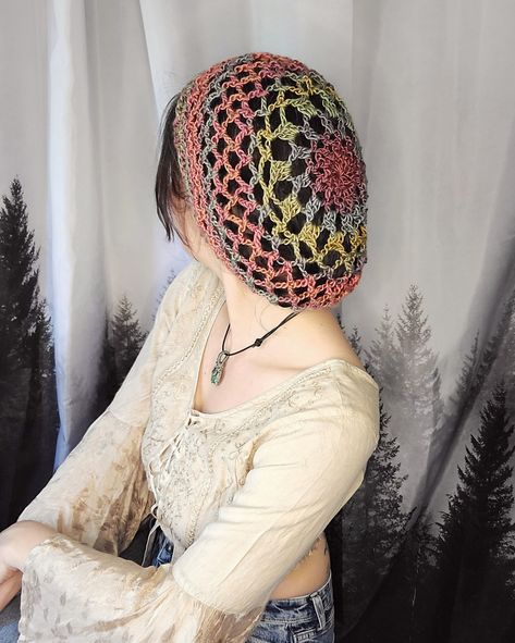 Crochet Hairnet Free Pattern, White Girl Dreads, Crochet Beret Pattern, Snood Pattern, Crochet Snood, Hair Snood, Beret Pattern, Funky Hats, Easy Crochet Hat