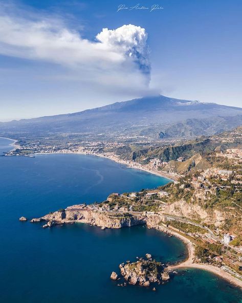 Sicilia nel Cuore on Instagram: “L’Isola bella e l’Etna durante il 12 parossismo 📷@pioandreaperi #etna #taormina” Sicily Travel, Messina, Catania, Volcano, Sicily, Naples, Italy, Photo And Video, Water