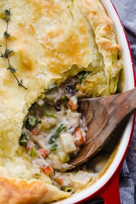 Vegetarian Pot Pie Vegetarian Pot Pie Recipe, Seasoned Vegetables, Easy Chicken Pot Pie Recipe, Vegetarian Pot Pie, Vegetable Pot Pies, Homemade Chicken Pot Pie, Chicken Pot Pie Recipe, Pot Pie Filling, Pot Pie Recipe